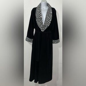 Vintage 70s Vanity Fair Black Velour Robe With Leopard Print Trim w/Belt, Sz M